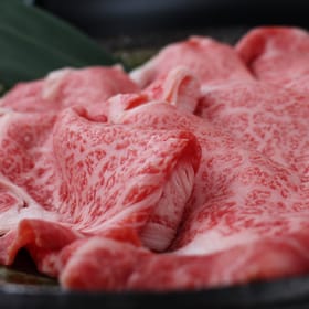 《期間限定価格》【冷凍】近江牛肩ロースすき焼き・しゃぶしゃぶ用 　500g