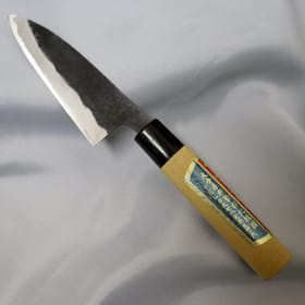 刀匠が丹精込めて仕上げた小包丁（刃渡120mm）