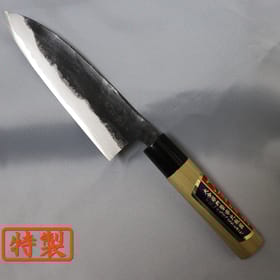 刀匠が丹精込めて仕上げた特製三徳包丁（刃渡155mm）