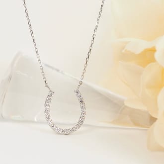 0.30ct　馬蹄モチーフダイヤモンドペンダント