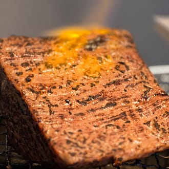 《お肉職人のとっておき》 焦がし味噌香る近江牛ローストビーフ　300ｇ　【冷凍】