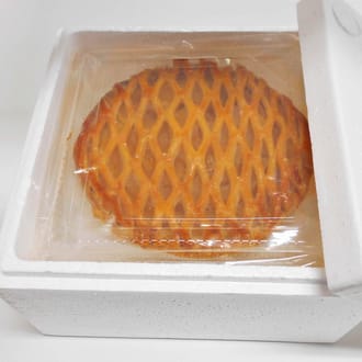 アップルパイ（直径１６㎝）とベイクドチーズケーキ（直径１６㎝）の詰合せ