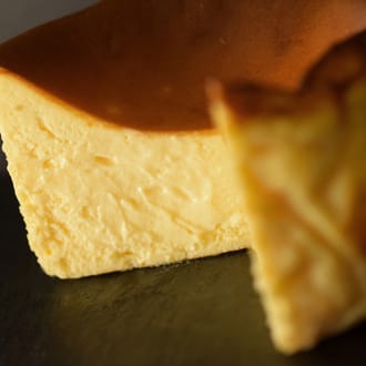 バスクチーズケーキ 1ホール（直径約12cm）