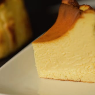 バスクチーズケーキ 1ホール（直径約12cm）