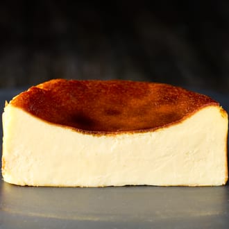 お菓子工房うふふのバスクチーズケーキ