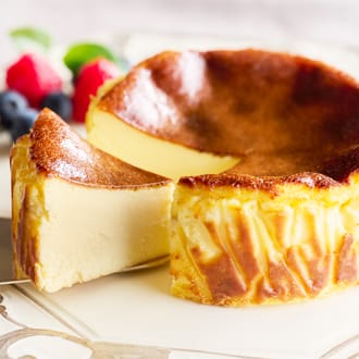お菓子工房うふふの米粉で作ったバスクチーズケーキ