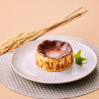 お菓子工房うふふの米粉で作ったバスクチーズケーキ