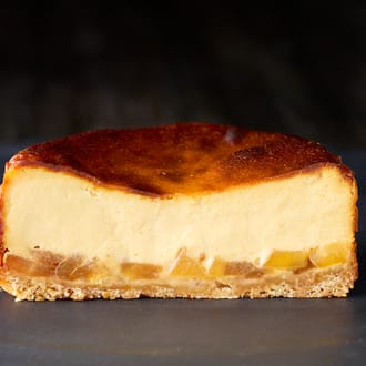 お菓子工房うふふのキャラメルりんごバスクチーズケーキ