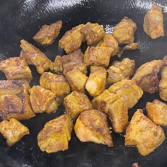 花巻温泉 洋食料理長手作り「白金豚カレー」1食(約250g)