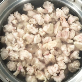 花巻温泉 佳松園謹製 前沢小形牧場牛もつ鍋(醤油) 1セット(2～3人前)