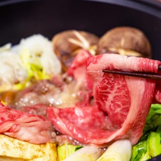 北海道別海町産【別海和牛】 肩ロースすき焼き・しゃぶしゃぶ 用スライス(300g×2)
