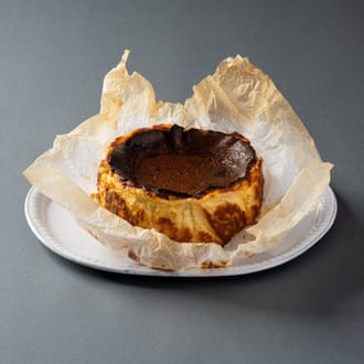 博多の和食屋さんが作った塩バスクチーズケーキ(5号)