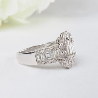 Pt900　2.00ct バゲットダイヤモンドリング