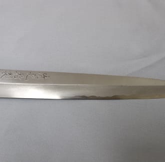 刀匠が丹精込めて仕上げた特製柳刃包丁（刃渡270mm）