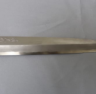 刀匠が丹精込めて仕上げた特製柳刃包丁（刃渡300mm）