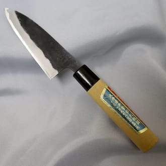 刀匠が丹精込めて仕上げた小包丁（刃渡120mm）
