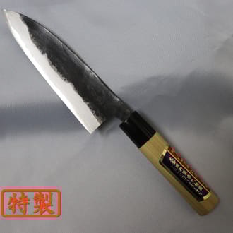 刀匠が丹精込めて仕上げた特製三徳包丁（刃渡155mm）