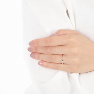 プラチナ　ダイヤ　リング　細身　0.02ＣＴ