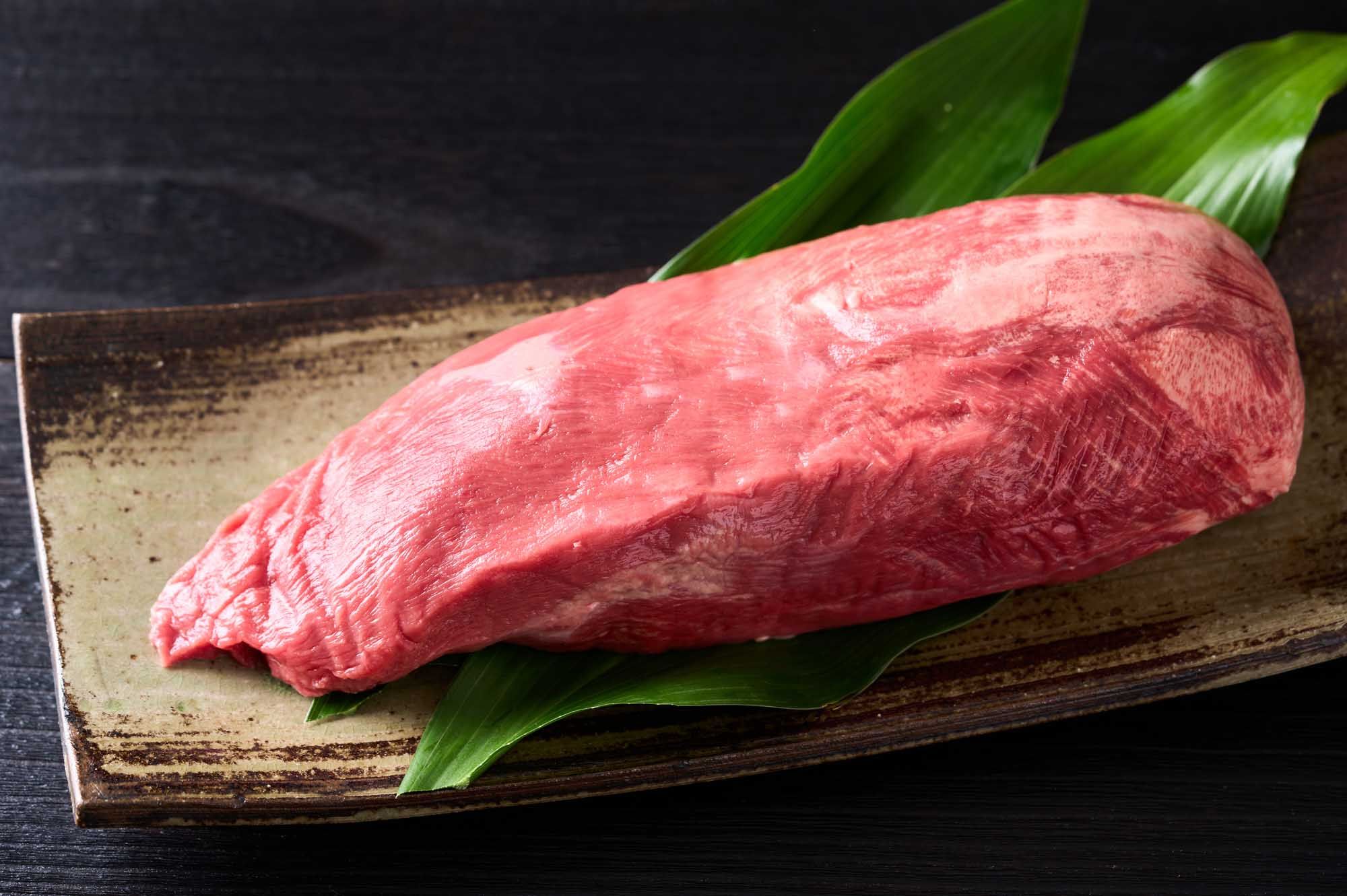 アメリカ産　皮むき牛タン　780g