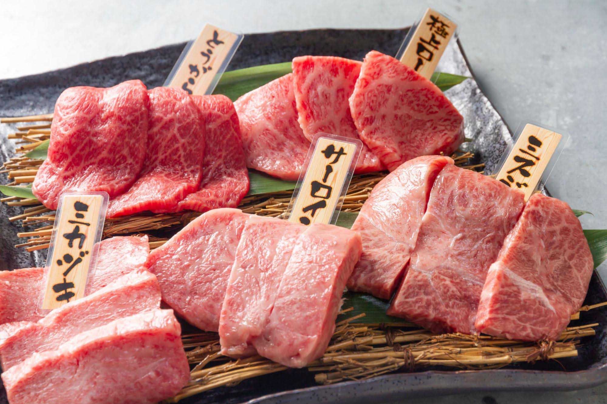 焼き肉の盛り合わせ