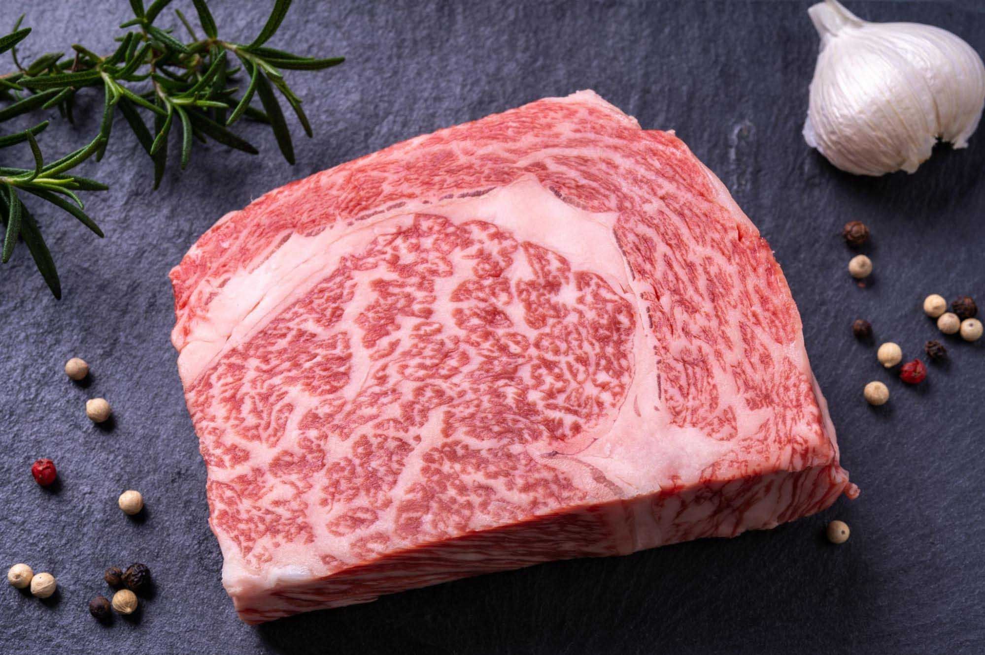 和牛のステーキ用ロース