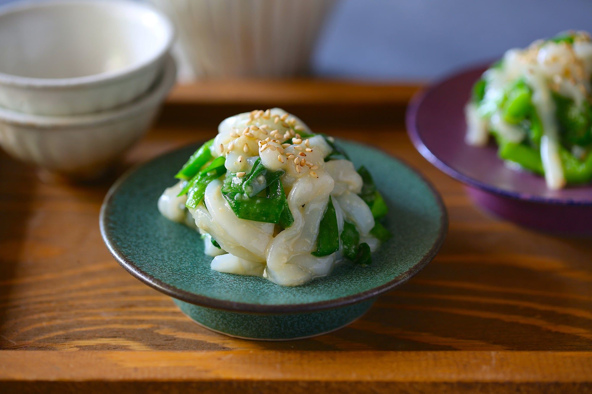 合わせ調味料をあえるだけで作ることができるおつまみ「いかとニラの辛子酢味噌あえ」