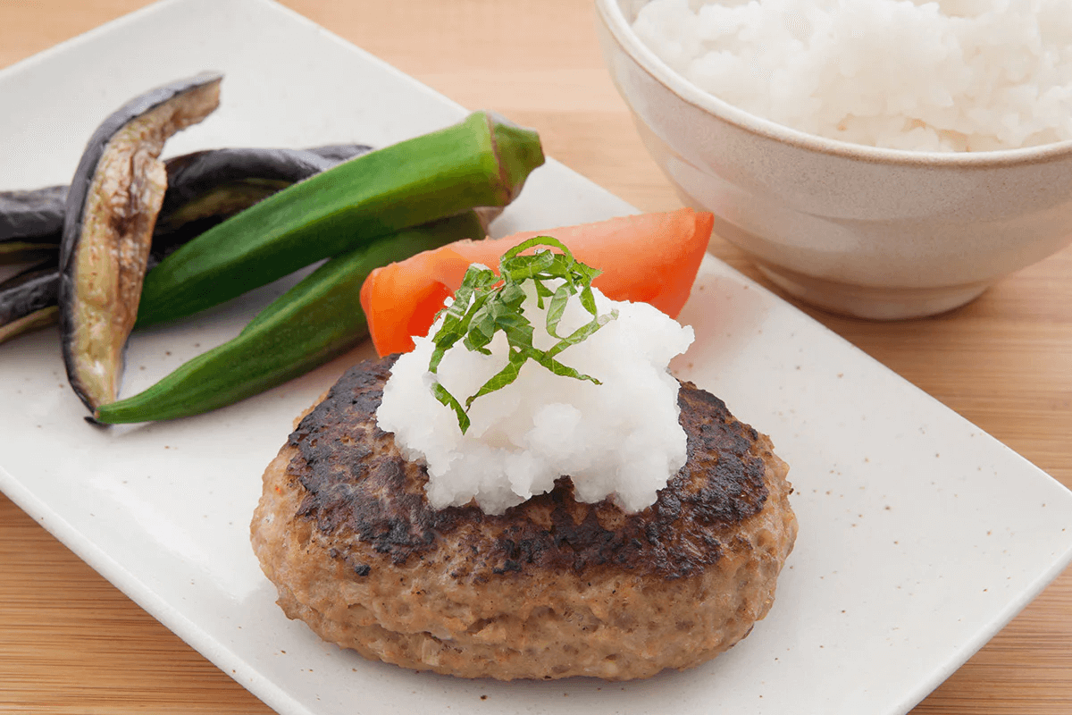 ハンバーグには【しっかりとした歯ごたえ・もっちりとした食感のお米】